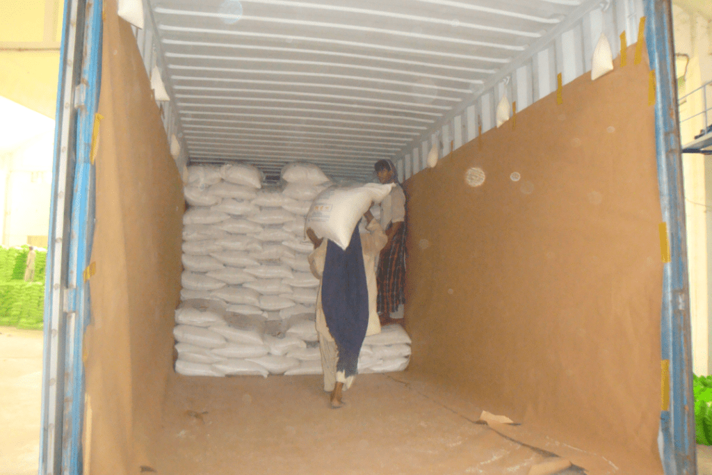 25-50-Kgs-Bags-In-Containers4